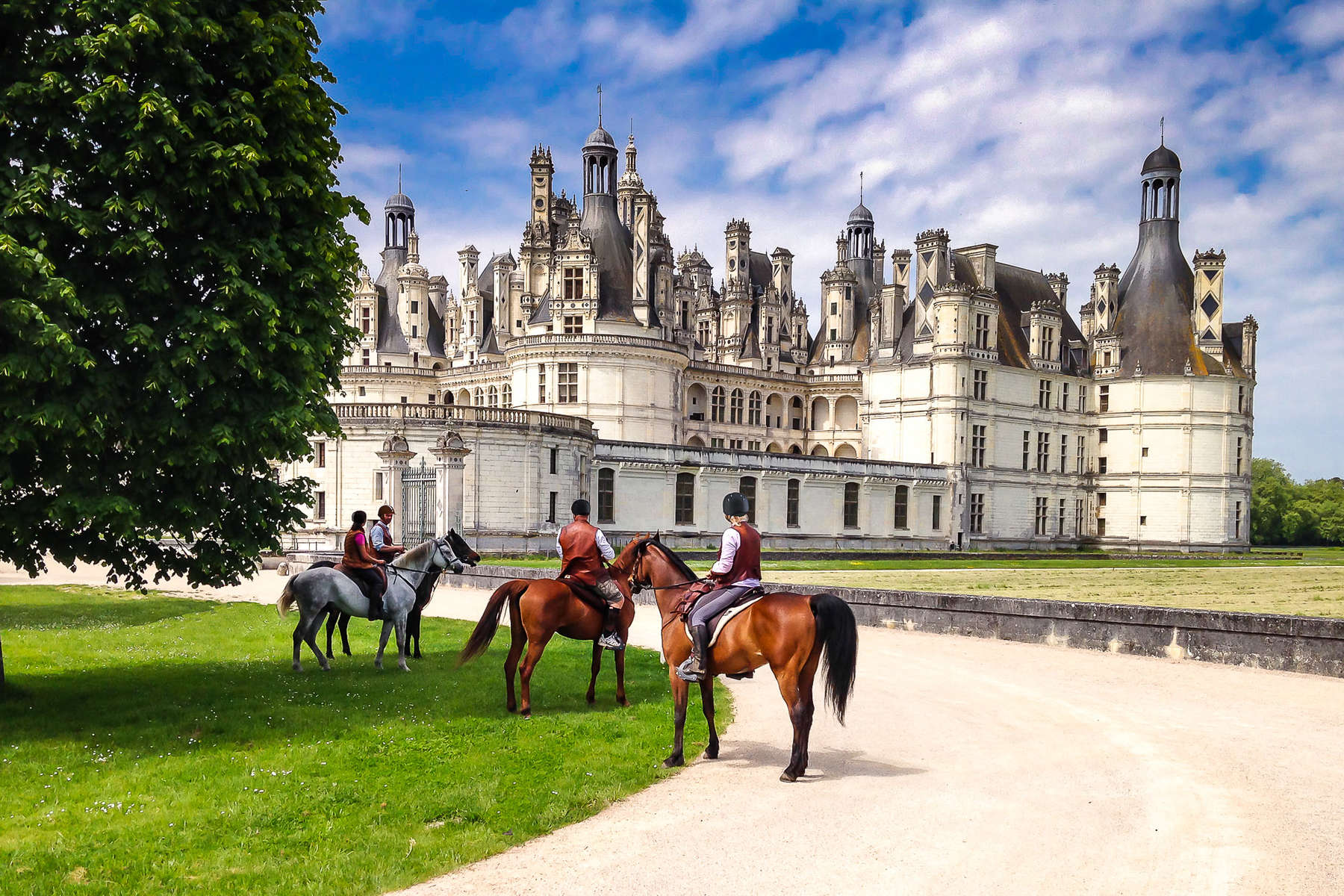 A Trail Ride To The Chateaux Of The Loire Valley In France Equus Journeys